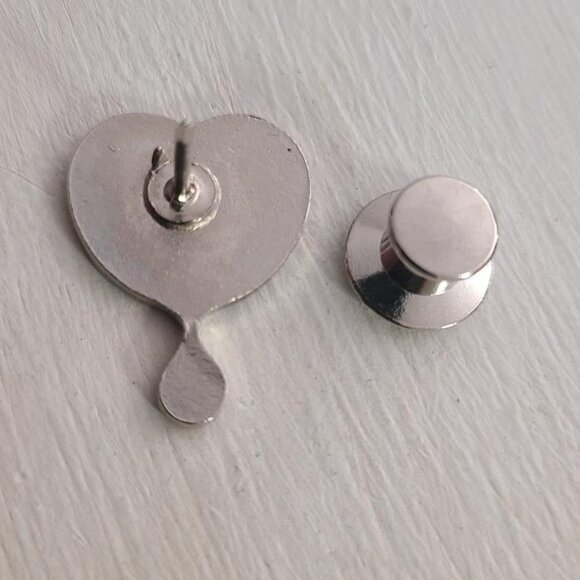 Blood Drive Two 2 Gallon Award Vintage Lapel Pin Tie Tack - Bleeding Heart Badge - Picture 4 of 4